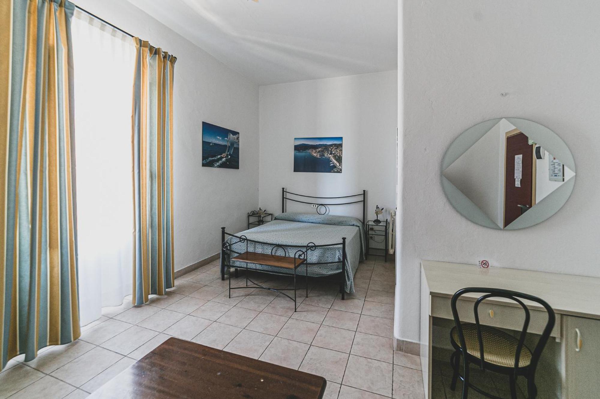 Hotel Alfiero Porto Santo Stefano  Habitación foto