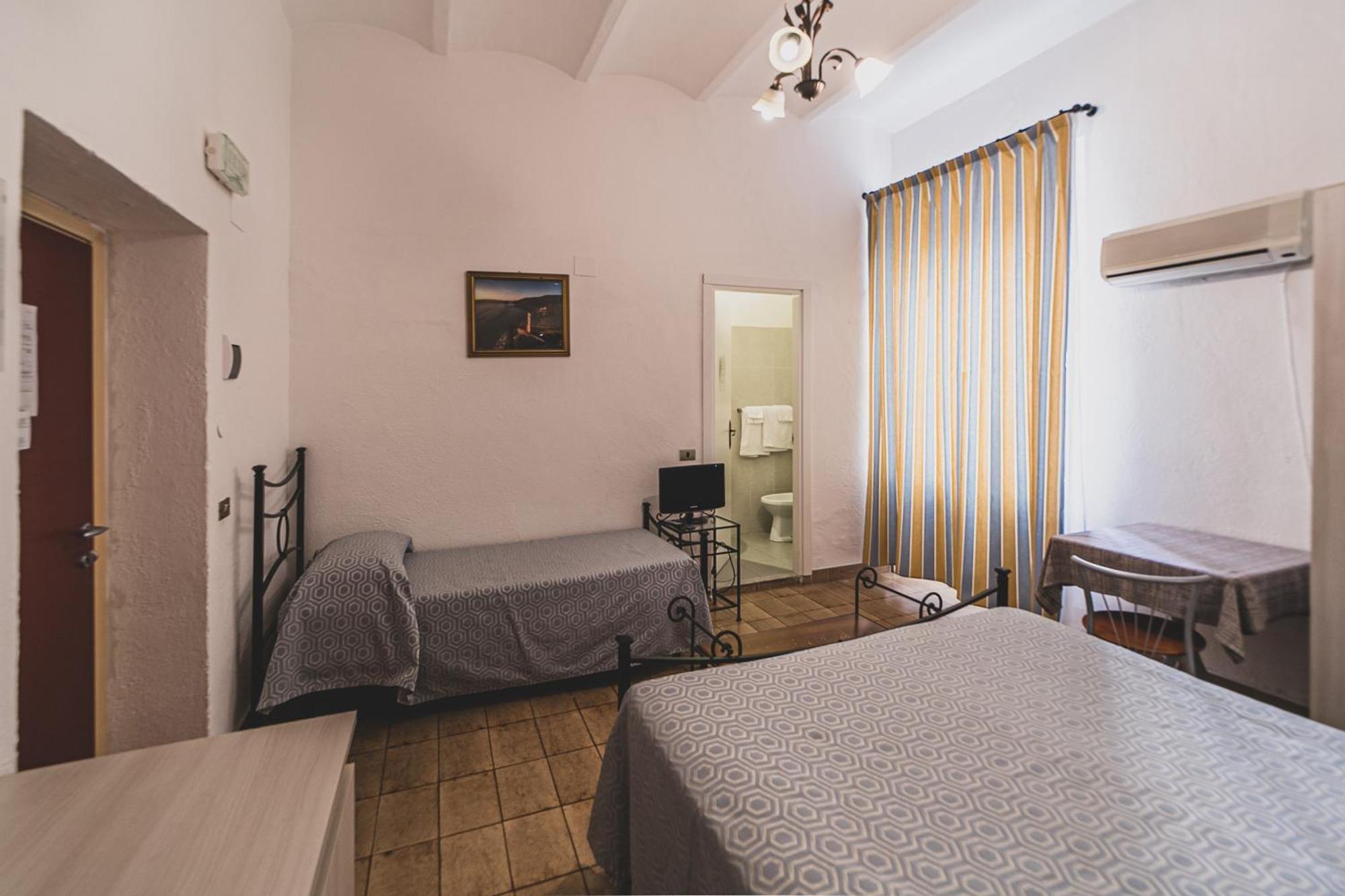 Hotel Alfiero Porto Santo Stefano  Habitación foto